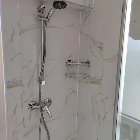 Frisch Renovierte 2-zimmer-wohnung Mönchengladbach