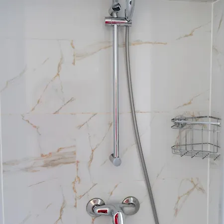 Hotel Frisch Renovierte 2-zimmer-wohnung 3*