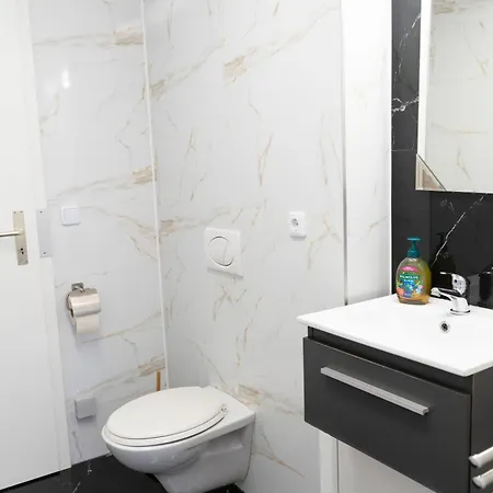 Lejlighed Moeblierte 2-zimmer-wohnung