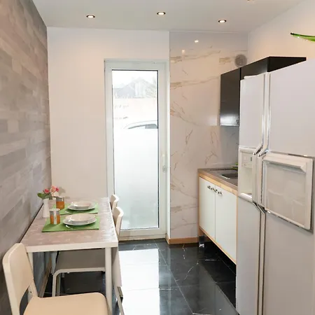 Frisch Renovierte 2-zimmer-wohnung