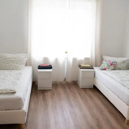 Moeblierte 2-zimmer-wohnung