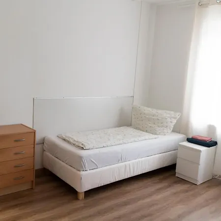 Lägenhet Moeblierte 2-zimmer-wohnung *