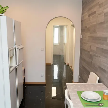 Moeblierte 2-zimmer-wohnung * Mönchengladbach
