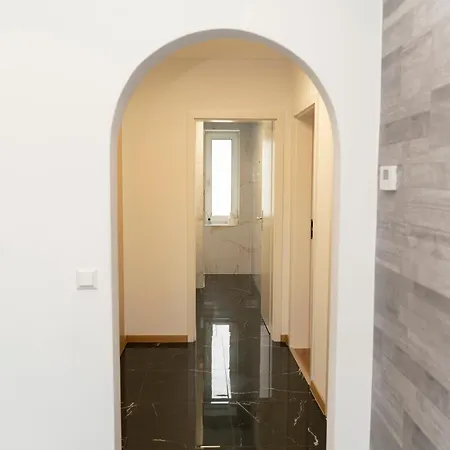 Frisch Renovierte 2-zimmer-wohnung 3*