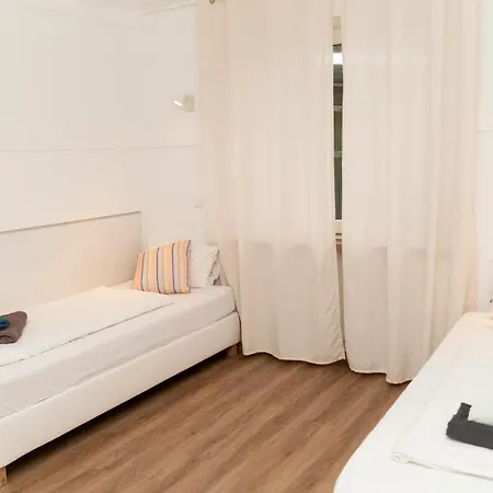 Frisch Renovierte 2-zimmer-wohnung Mönchengladbach