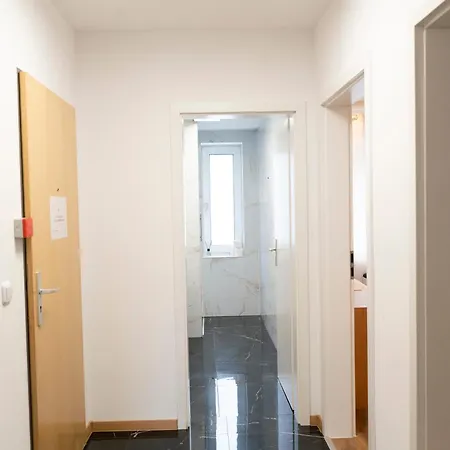 Frisch Renovierte 2-zimmer-wohnung 3* Monchengladbach