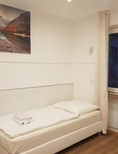 Frisch Renovierte 2-zimmer-wohnung