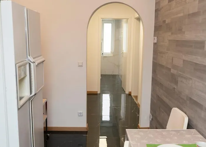 Frisch Renovierte 2-zimmer-wohnung * Mönchengladbach