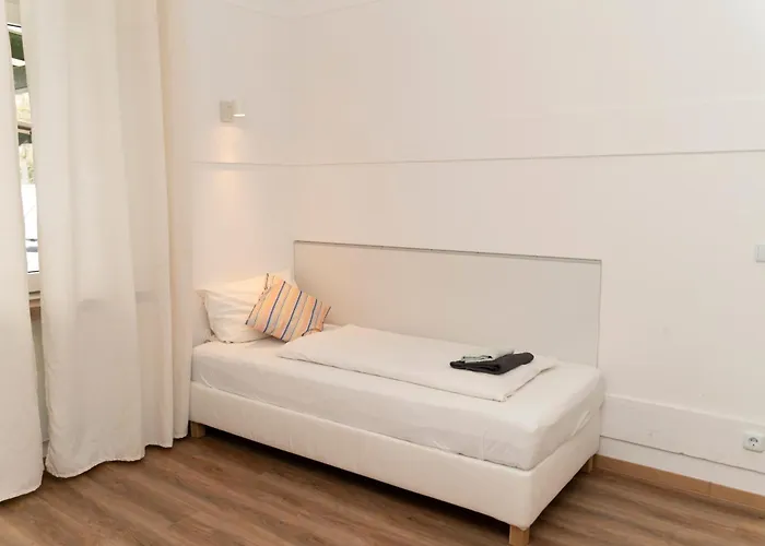 Frisch Renovierte 2-zimmer-wohnung Appartement *