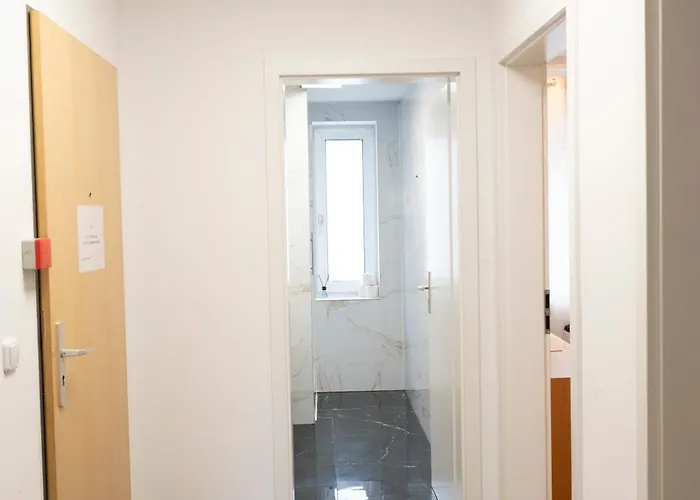 Frisch Renovierte 2-zimmer-wohnung * Mönchengladbach